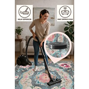 Gül Desenli Eskitme Halı – Pastel Pembe, Mavi Ve Gri Tonlar – Makinede Yıkanabilir, Tüy Tutmaz, Pamuk Dokuma Tabanlı