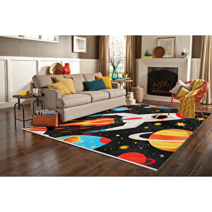 Roket Ve Gezegen Desenli Halı – Renkli Ve Eğlenceli Uzay Teması – Makinede Yıkanabilir, Tüy Tutmaz, Pamuk Dokuma Tabanlı 80x80 cm