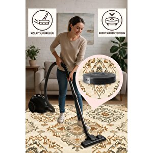 Bej Zemin Üzerinde Etnik Motifli Halı – Sıcak Tonlarda Geleneksel Dokuma Görünümü