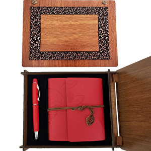 Ahşap Kutulu Kırmızı Deri Defter Ve Metal Kalem Set Çok Renkli
