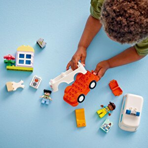 Lego Duplo 10447 Ambulans Ve Sürücü (19 Parça)