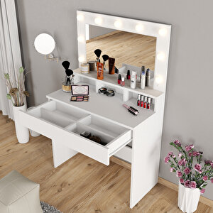 Li̇ght Makyaj Masasi