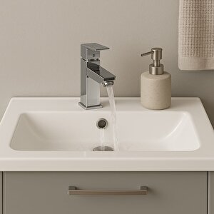 Premi̇um Pi̇ri̇nç Kare Gövde Şelale Lavabo Bataryasi