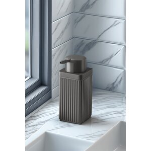 Lines Serisi Gri Banyo Seti, 5 Parça Akrilik Kare 5 Litre Çöp Kovası, Sabunluk, Fırçalık Takımı 3462