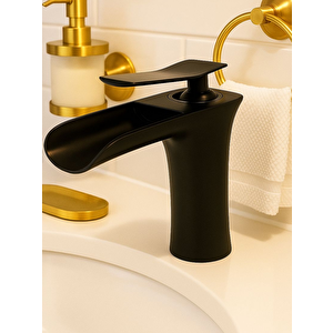 Mat Şelale Lavabo Bataryasi- Pi̇ri̇nç Malzeme