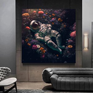 Çiçek Tarlasındaki Astronot Kanvas; Astronot Baskısı 40x40 cm