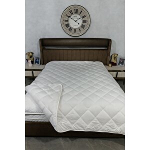 Tek Kişilik Merinos Kuzu Yünü Yorgan (%100 Doğal Meri̇nos Kuzu Yünü) 155 X 215 Cm Ebat
