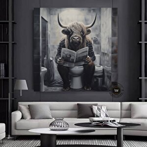 Çok Renkli Kanvas Baskı, Tuvalette Kitap Okuyan Yayla İneği, Komik Banyo Duvar Dekoru 70x70 cm