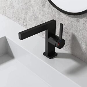 Si̇yah T Lavabo Bataryasi