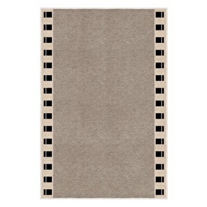 Bej Zemin Üzerinde Grafik Kenar Hem Dekoratif Hem Pratik Kaymaz Taban Halı