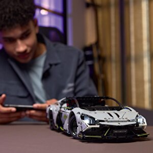 Lego Technic 42214 Lamborghini Revuelto Süper Spor Araba