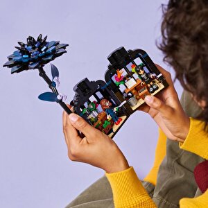 Lego Wednesday Siyah Yıldız Çiçeği 358 Parça 76784