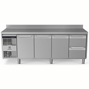 Electrolux Professional Endüstriyel Soğutmalı Tezgah, Sırtlı, "heavy Duty", Aısı304, -2°/+10°c, Dijital, Tropikal - 590 Lt, 3 Kapılı + 2x½ Çekmeceli Eh4h3aaab