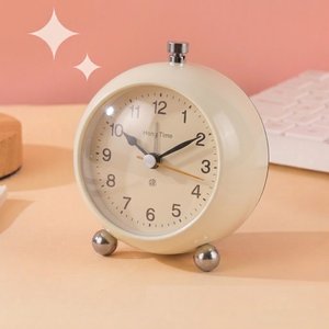 Işıklı ve Alarmlı Retro Tasarım Metal Küre Masa Saati - Dekoratif Çalar Saat beyaz 1000 Beyaz
