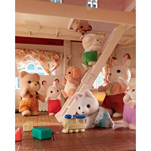 Sylvanian Families Oyun Odalı Işıklı Şehir Evi 5708