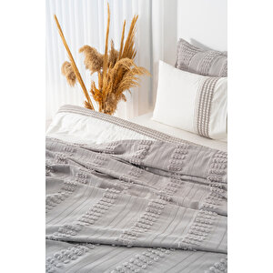 Maisa Gri Nakışlı Çift Kişilik Nevresimli Pike Seti - 7 Parça Çeyiz Seti