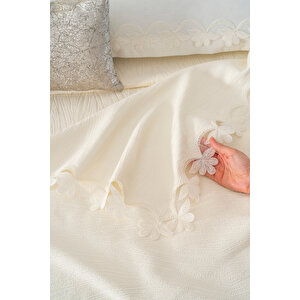 İlay Ekru Nakışlı Çift Kişilik Nevresimli Pike Seti - 8 Parça Çeyiz Seti