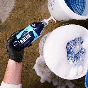 Gyeon Q²m Bathe Ph Nötr Cilalı Oto Şampuanı 1000 Ml Yüksek Konsantre Jel Araç Yıkama Köpüğü