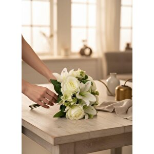 Yapay Çiçek Beyaz Aranjman Demeti 6dallı Buket Gül Lilyum Ve Aradal Çiçekleri 40*25cm