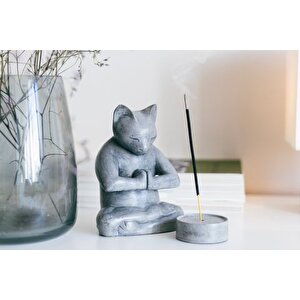 Beton Medi̇tasyon Kedi̇ Tütsülük