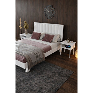 Hüma Dikey Çizgili Model Masif Çam Karyola Ve 2 Adet Komodin Seti 150x200 cm