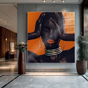 Cesur Kadın Portresi Cam Tablo | Modern Duvar Sanatı, Uv Baskı, Salon Ve Ofis Dekoru 90x90 cm