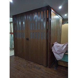 Akordiyon Kapı  175x221 Ceviz Camlı Çift Açılım Kalın Kapı Katlanır Akordeon Pvc Anahtar Kilitli 175x221 cm