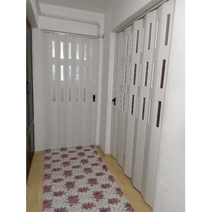 Akordiyon Kapı  150x207 Beyaz Camlı Kalın Kapı Katlanır Akordeon Pvc Anahtar Kilitli 150x207 cm