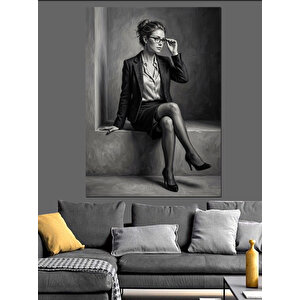 Gözlüklü Şık İş Kadını Portresi Dekoratif Kanvas - Mdf Ahşap Tablo 50x70 cm