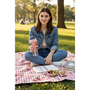 Lisanslı Çilek Serisi Askılı Plastik Şişe 750 Ml – Pipetli 20,8 Cm