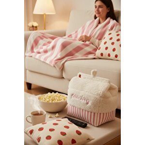 Lisanslı Strawberry Polar Battaniye 100 X 140 Cm – Süt Kutulu Taşınabilir Tasarım