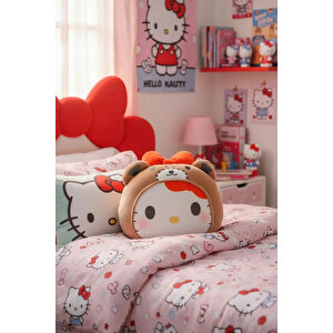 Sanrio Lisanslı Hello Kitty Ayıcık Kostümlü Yastık Battaniye – 2’si 1 Arada Peluş Figürlü Ve %100 Polyester Yumuşak Dokulu Taşınabilir Seyahat Battaniyesi