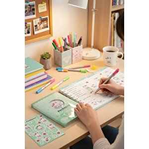 Sanrio Lisanslı Pochacco Renkli Yaz Serisi Sert Kapak Sallantılı Not Defteri Ve Sticker Seti 17.4 Cm