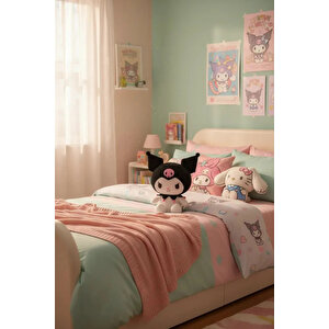 Sanrio Lisanslı Kuromi Peluş Oyuncak 25 Cm – Oturan Yumuşacık Sevimli Tasarım