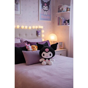 Sanrio Kuromi Lisanslı Oturan Pelüş Oyuncak – Yumuşak Dokulu Dekoratif Karakter Figür 40 Cm