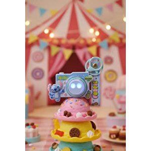 Disney Lisanslı Stitch Kamera Figürlü Işıklı Anahtarlık – Parti Serisi 5,7 Cm