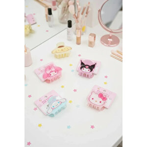 Hello Kitty Lisanslı Tatlı Fabrika Saç Pençesi Tokası – Güçlü & Şık Tutuş